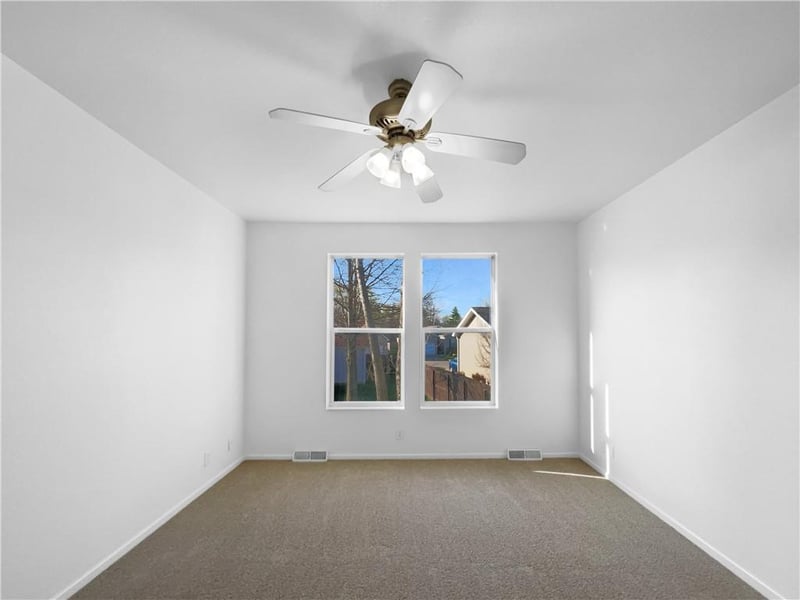 12207 N Pomona Ave, Kansas City, MO 64163