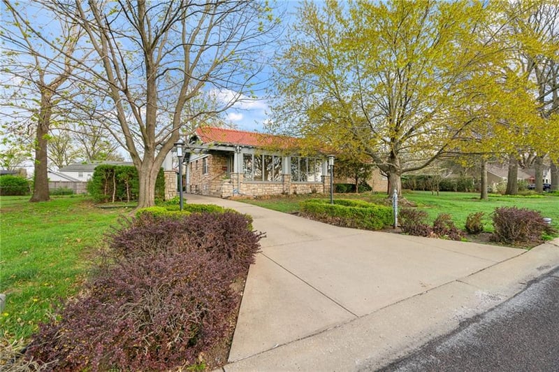 6721 Santa Fe Dr, Overland Park, KS 66204
