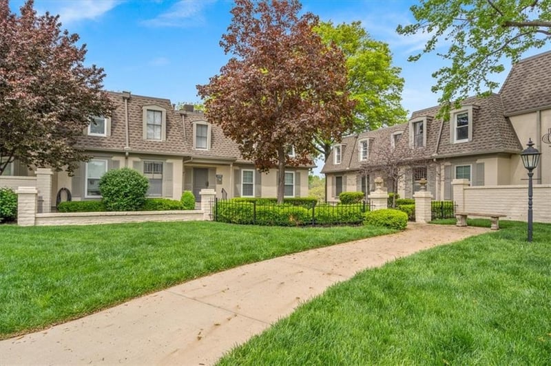 10746 Glenwood St #A, Overland Park, KS 66211