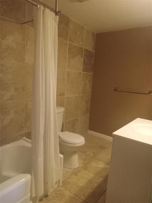 6800 Blue Pw, Kansas City, MO 64129