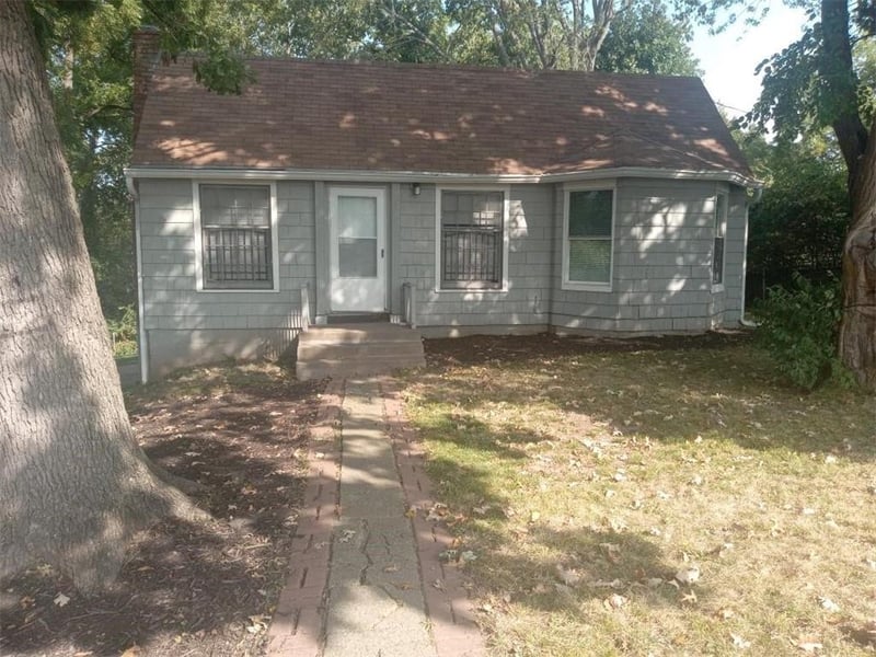 6800 Blue Pw, Kansas City, MO 64129