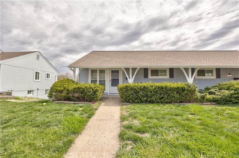 9337 Ballentine St, Overland Park, KS 66214