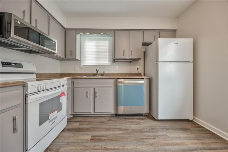 9337 Ballentine St, Overland Park, KS 66214