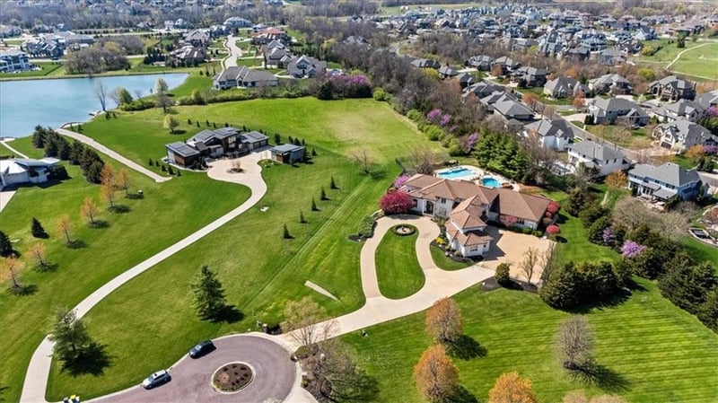 11063 W 164th St, Overland Park, KS 66221