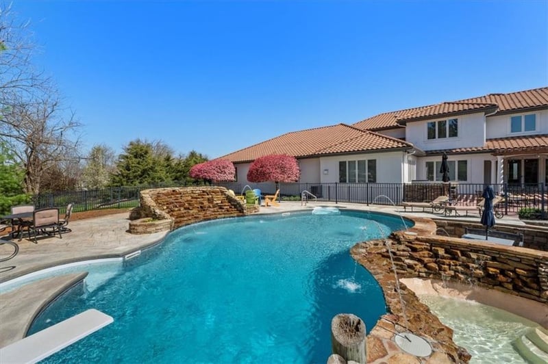 11063 W 164th St, Overland Park, KS 66221