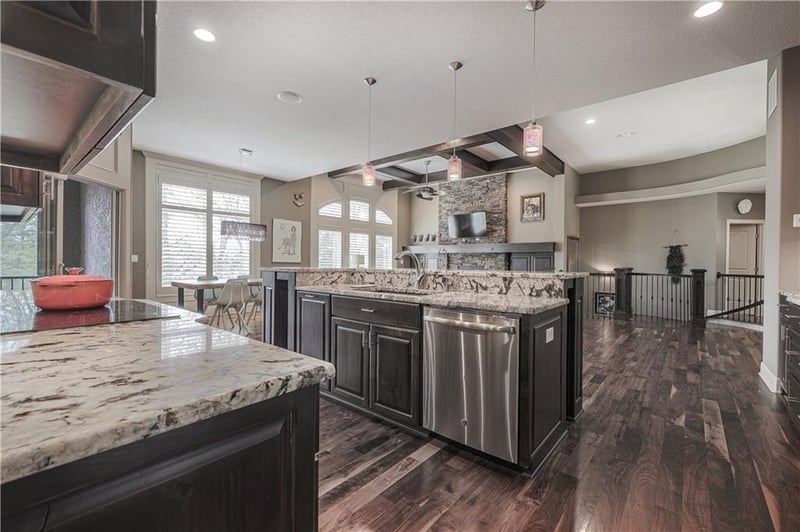 5713 Charlotte St, Shawnee, KS 66216