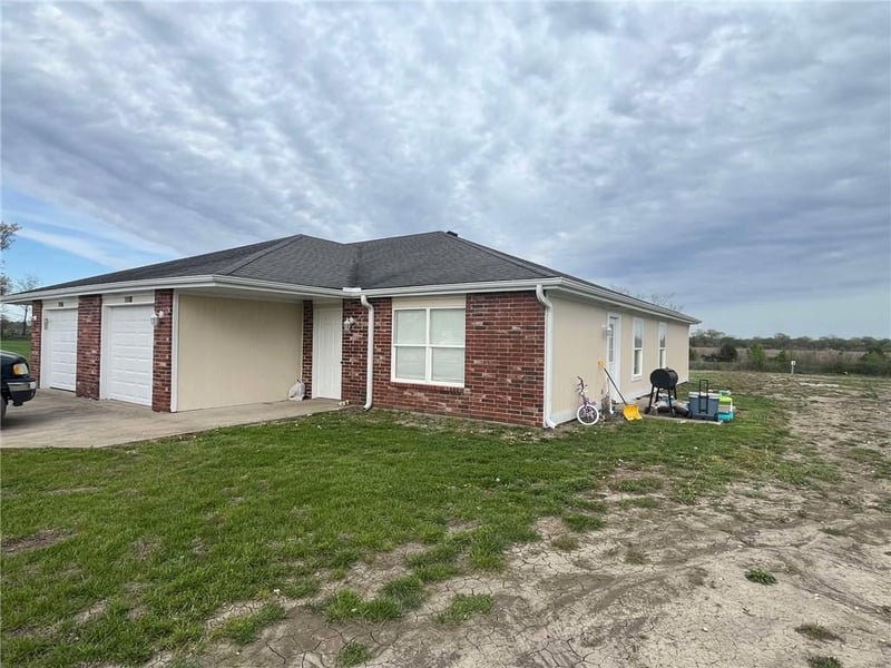 100 4343p Ln, Clinton, MO 64735