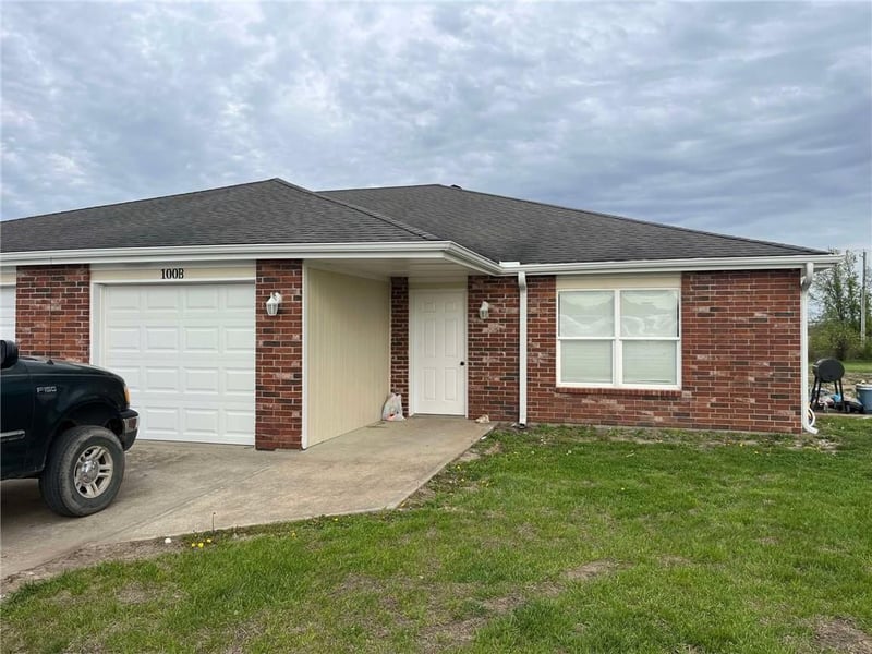 100 4343p Ln, Clinton, MO 64735