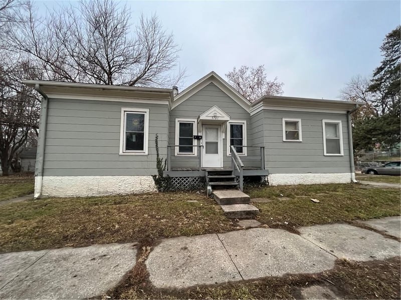 301 Lawndale Ave, Kansas City, MO 64123