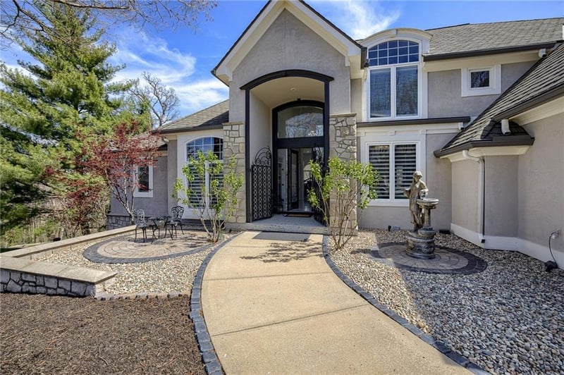 4523 N Mulberry Dr, Kansas City, MO 64116