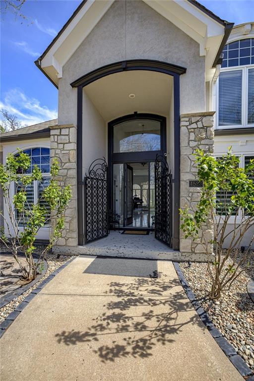 4523 N Mulberry Dr, Kansas City, MO 64116