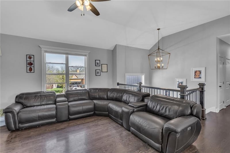17936 Sunrise Dr, Weston, MO 64098