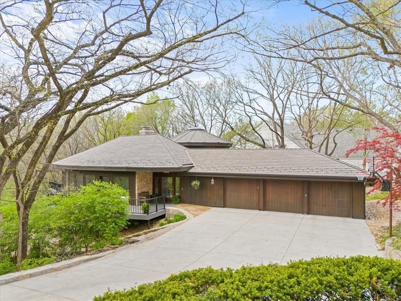 12112 Catalina St, Leawood, KS 66209