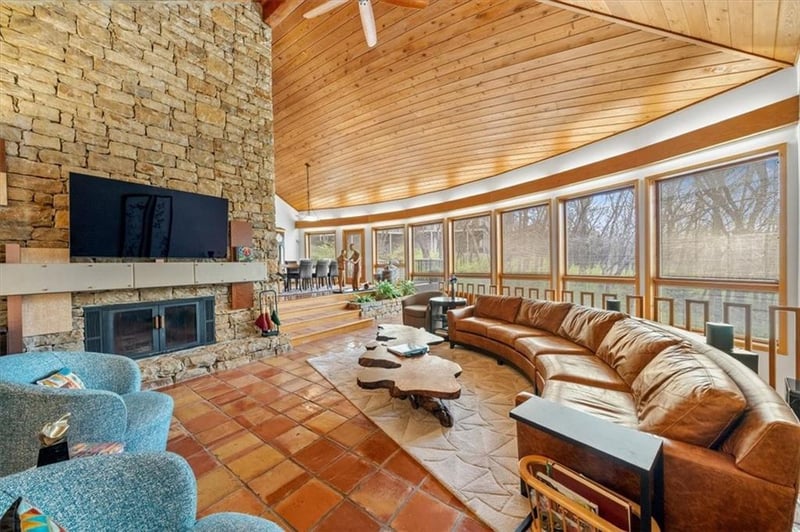 12112 Catalina St, Leawood, KS 66209