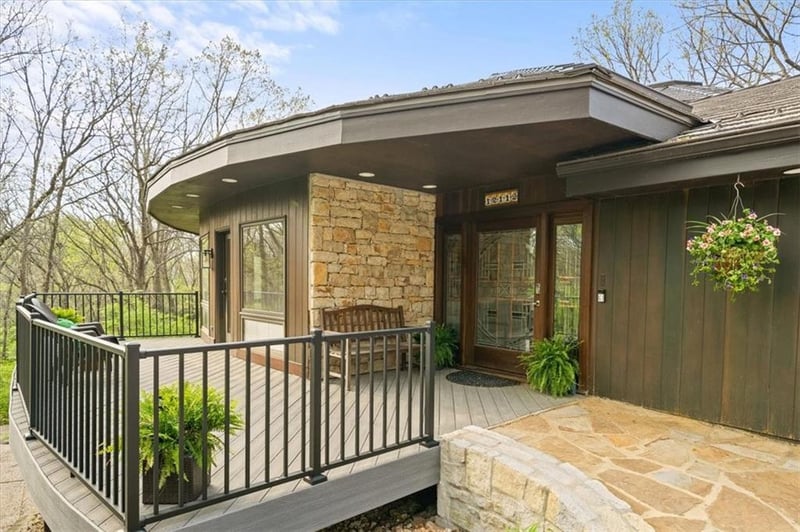 12112 Catalina St, Leawood, KS 66209