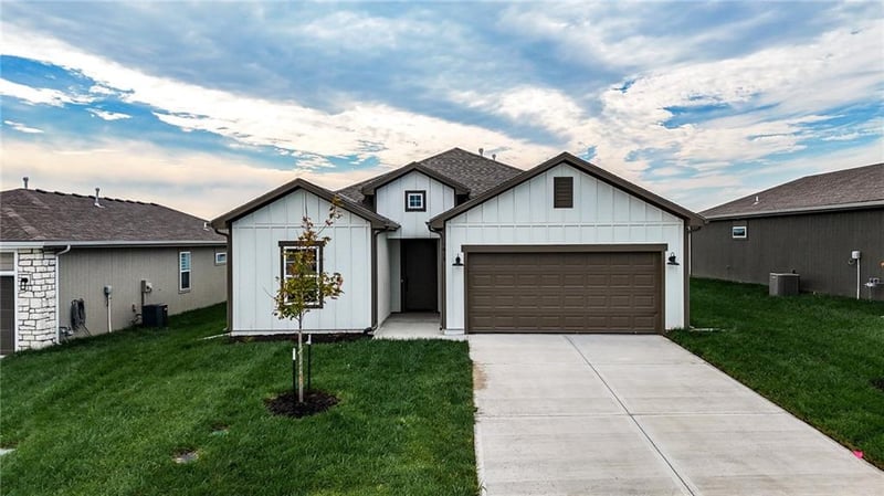 1613 105th St, Kansas City, MO 64155