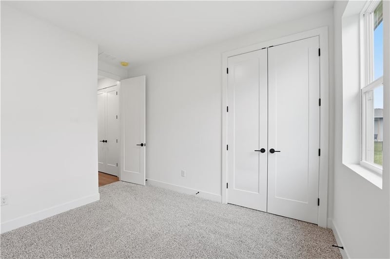 1613 105th St, Kansas City, MO 64155