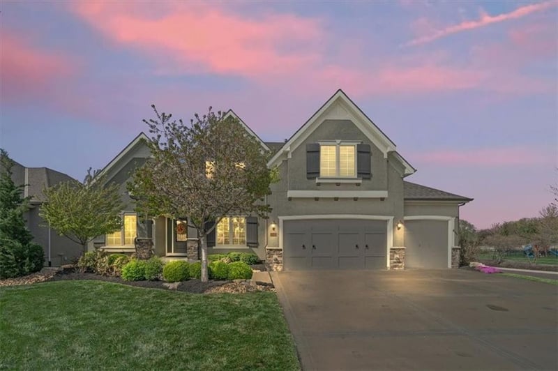 10563 W 168th Ter, Overland Park, KS 66062