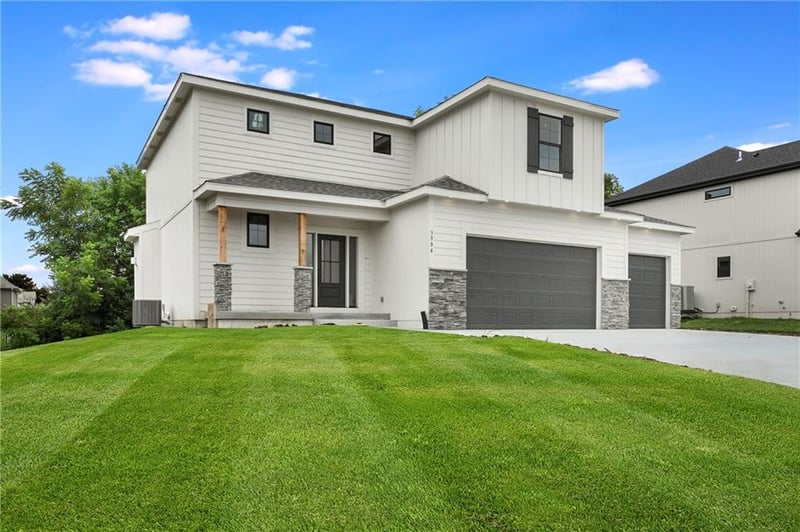 3904 Flintrock Dr, Lee's Summit, MO 64082