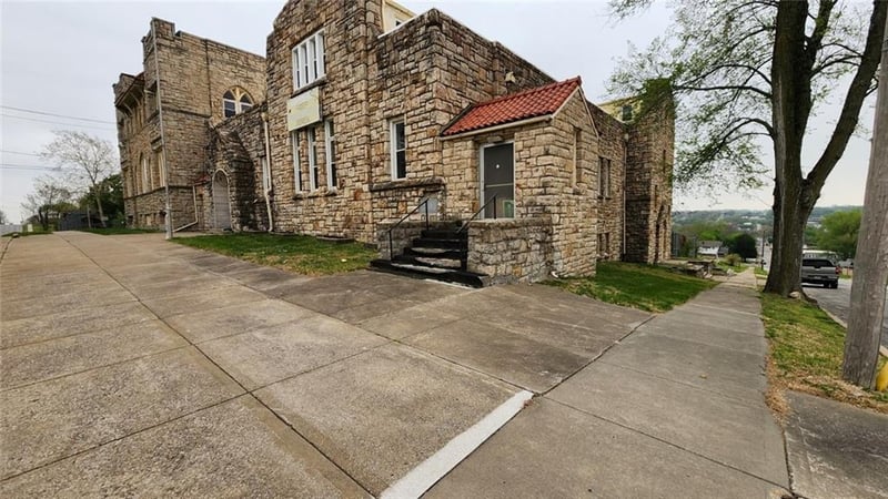 2701 43rd St, Kansas City, MO 64130