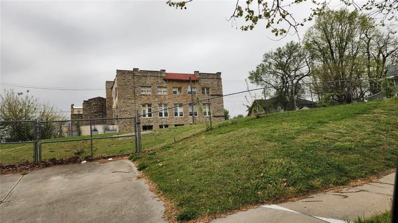 4343 Montgall Ave, Kansas City, MO 64130