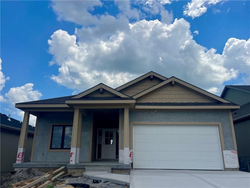 15399 161st St, Olathe, KS 66062
