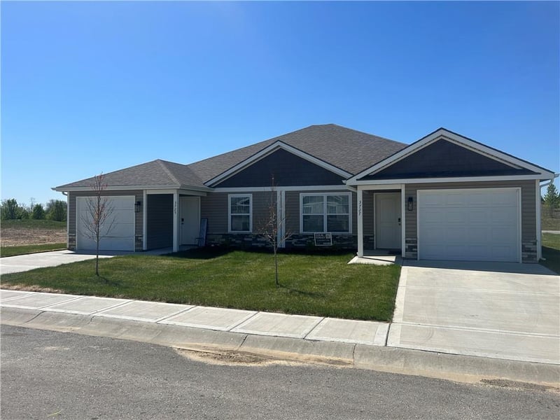 3725-3727 NW 93rd St, Kansas City, MO 64154