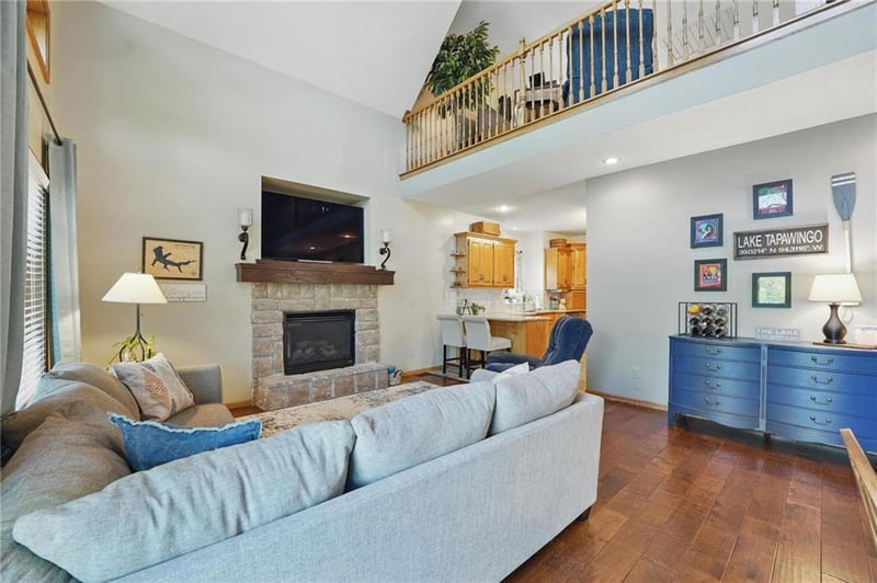 62 Beach Dr, Lake Tapawingo, MO 64015