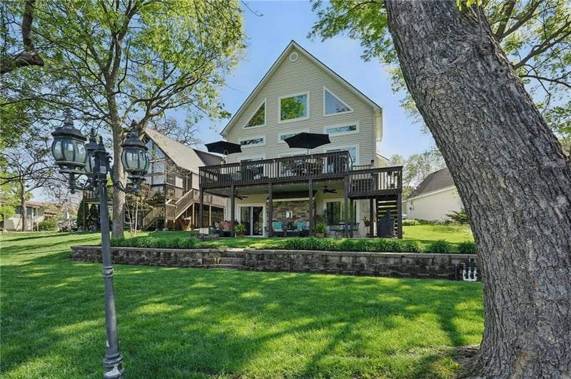 62 Beach Dr, Lake Tapawingo, MO 64015
