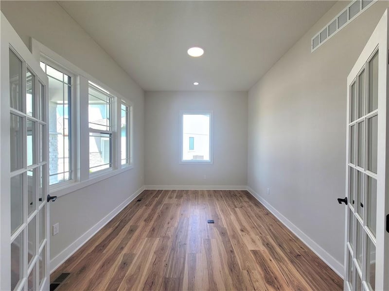 18236 Oakmont St, Overland Park, KS 66013