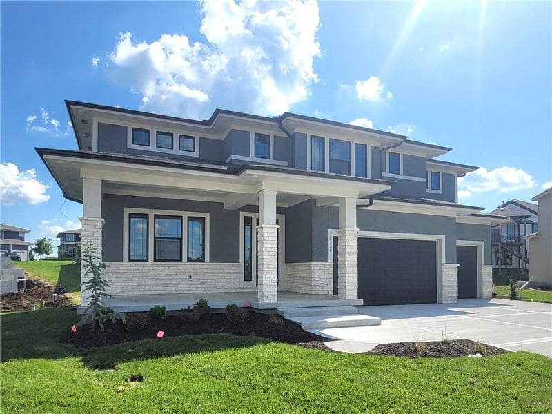 18236 Oakmont St, Overland Park, KS 66013