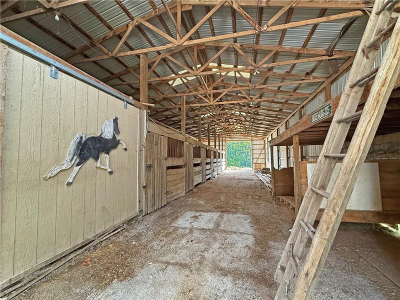 4248 Country Squire Rd, Oak Grove, MO 64075