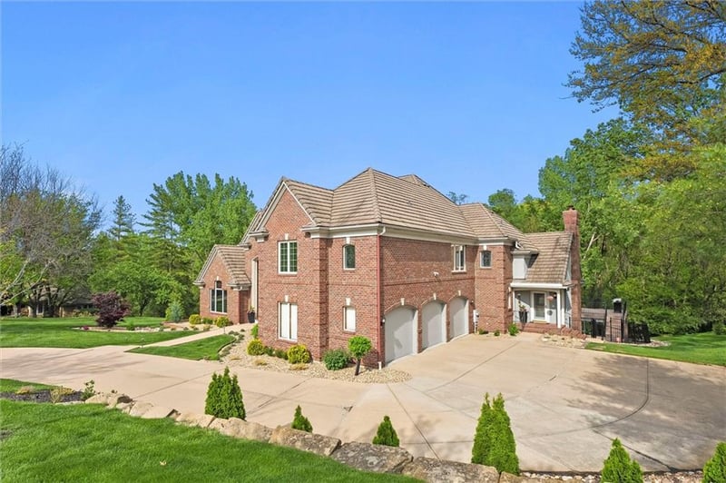 11305 Canterbury Ct, Leawood, KS 66211
