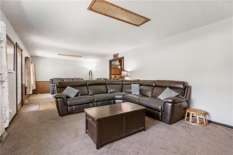 140 N 61st Ter, Kansas City, KS 66102