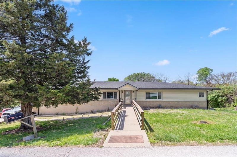 140 N 61st Ter, Kansas City, KS 66102