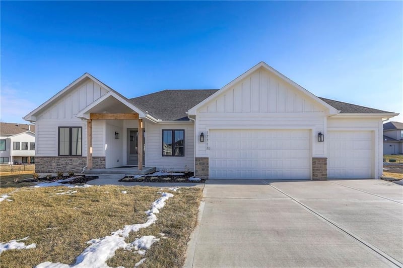 17713 Brockway St, Olathe, KS 66062