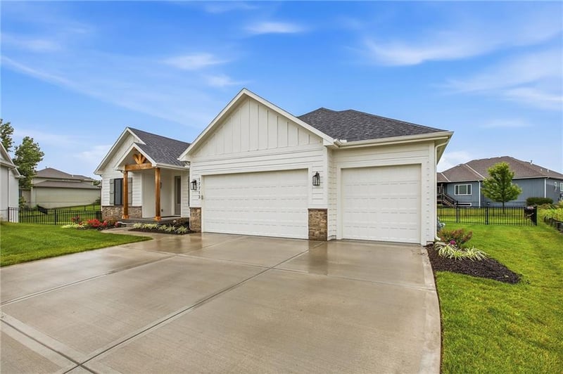17713 Brockway St, Olathe, KS 66062