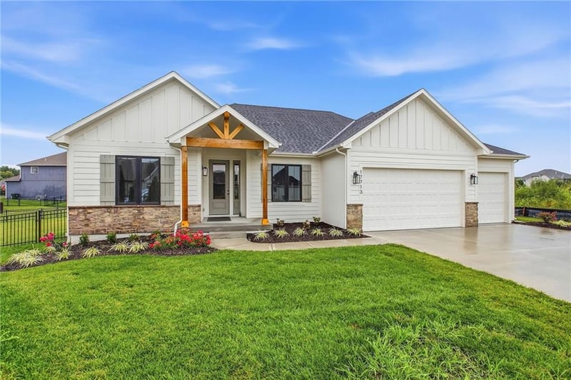 17713 Brockway St, Olathe, KS 66062