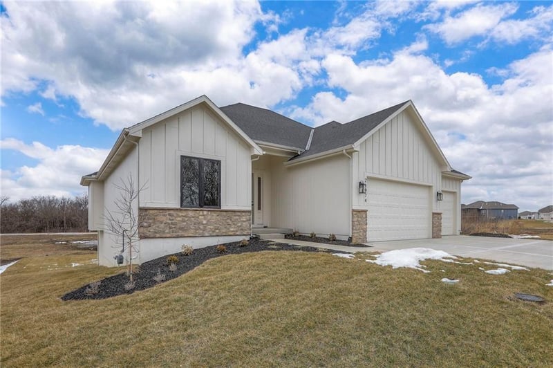 21974 178th St, Olathe, KS 66062