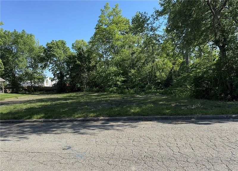 301 W 18th St, Higginsville, MO 64037