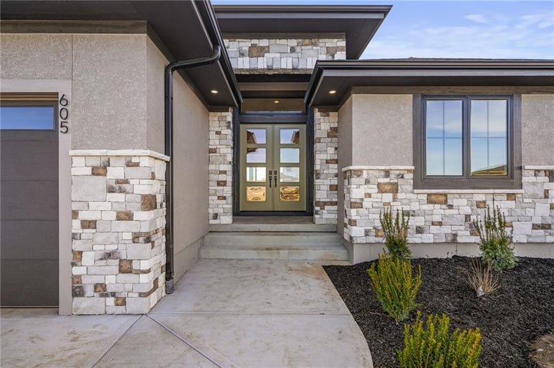 605 Hampstead Dr, Raymore, MO 64083