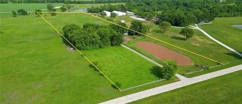 20875 Mission Rd, Bucyrus, KS 66013