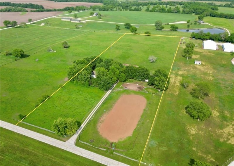 20875 Mission Rd, Bucyrus, KS 66013
