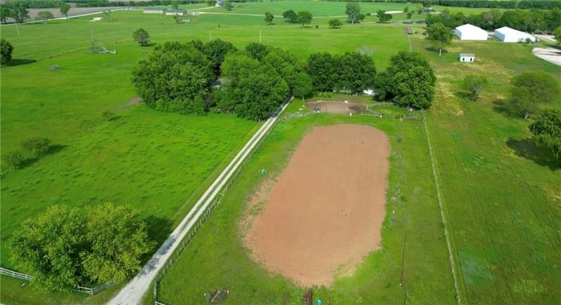 20875 Mission Rd, Bucyrus, KS 66013