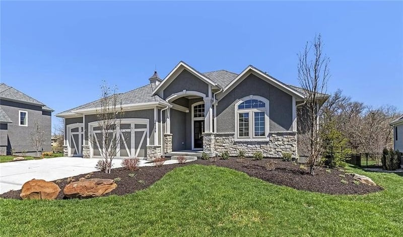 4397 Tee Box Dr, Basehor, KS 66007