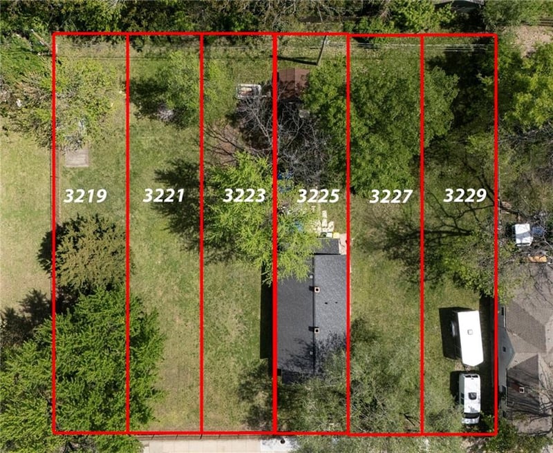 3225 Holmes St, Kansas City, MO 64109