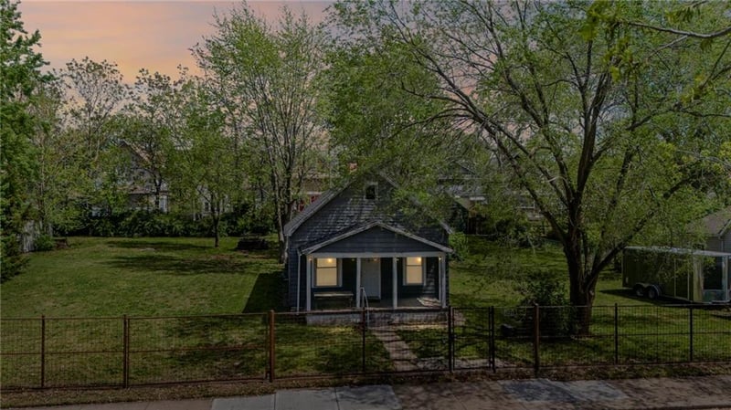 3225 Holmes St, Kansas City, MO 64109