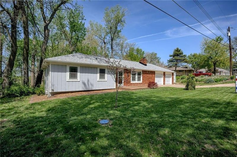 922 NW Valley Ln, Riverside, MO 64150