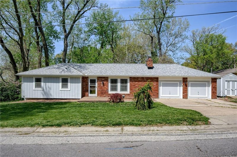 922 NW Valley Ln, Riverside, MO 64150