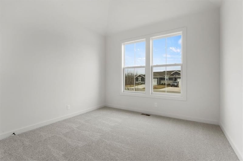 5023 146th St, Basehor, KS 66007